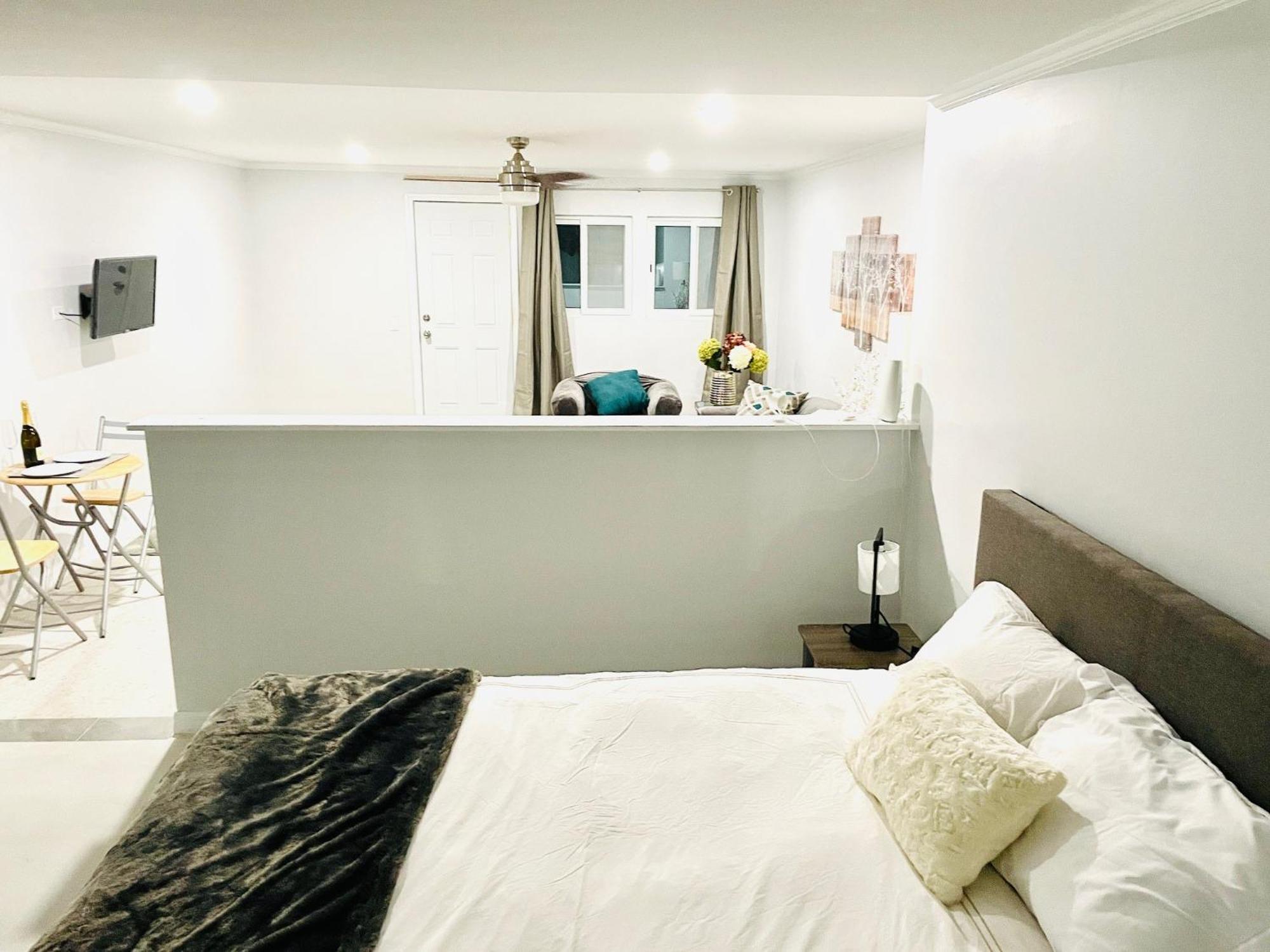 Studio, 100 Feet From The Beach Νασάου Εξωτερικό φωτογραφία